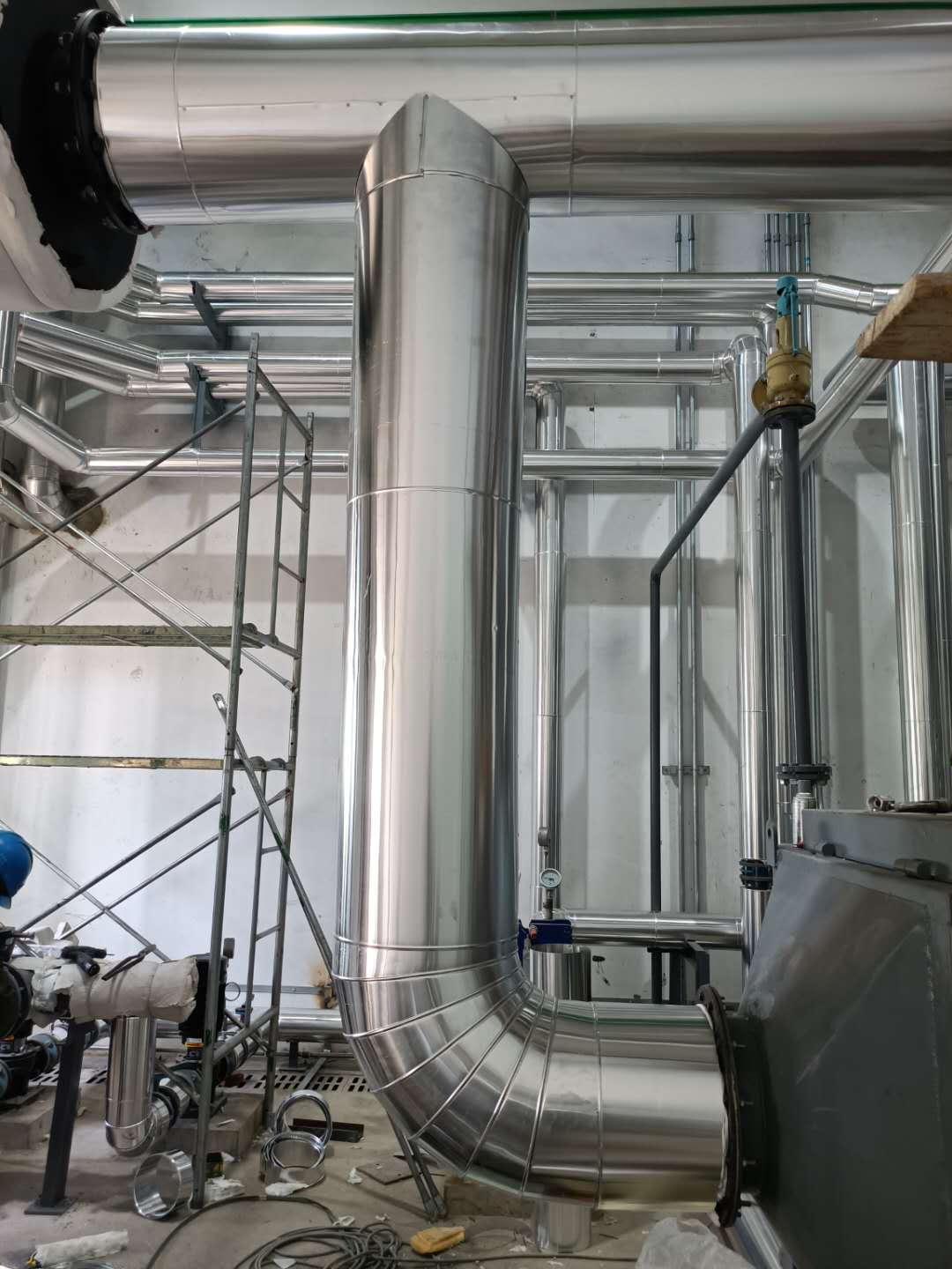 车库出入口处30米范围内的管道需做电伴热保温_盐城管道保温_管道电伴热保温功率