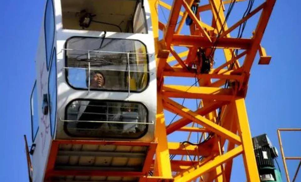 盐城工地招塔吊工_盐城塔吊司机招聘_盐城哪些建筑工地招聘塔司机